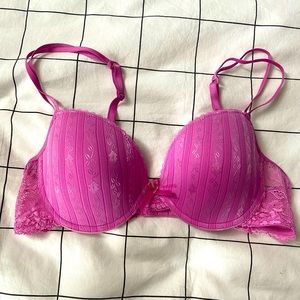 Lacy pink bra 34C